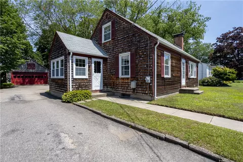 73 Lindy Ave, Riverside, RI 02915