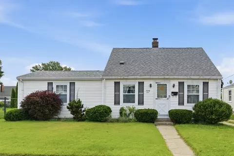 94 Westcott Ave, Cranston, RI 02910