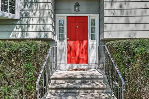 5 Tiffany Dr, Cumberland, RI 02864