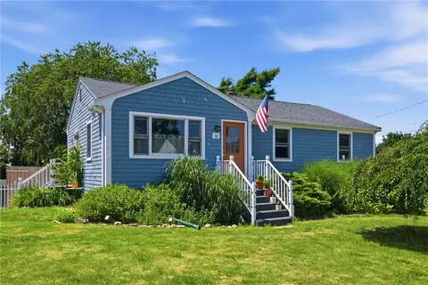 76 Redwood Rd, Portsmouth, RI 02871