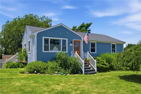 76 Redwood Rd, Portsmouth, RI 02871