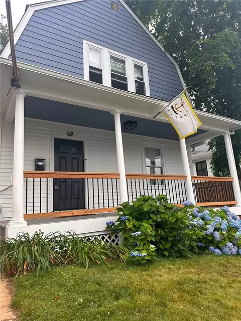 49 Woodbine St, Providence, RI 02906
