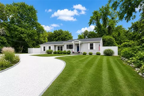 48 Foddering Farm Rd, Narragansett, RI 02882