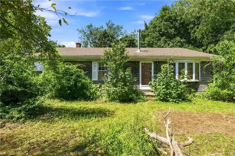 54 Narragansett Blvd, Portsmouth, RI 02871