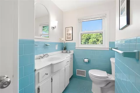 Bath - 19 Crowfield Dr, Warwick, RI 02888 photo 1 of 3
