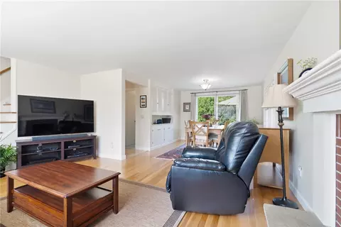 Living - 19 Crowfield Dr, Warwick, RI 02888 photo 2 of 3