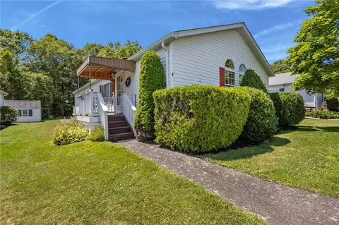 9 Nightingale Ln, Tiverton, RI 02878