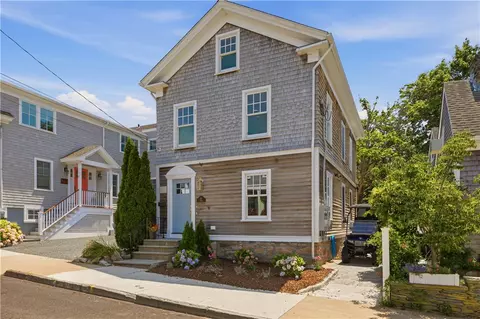 17 Dearborn St, Newport, RI 02840