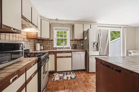 Kitchen - 270 Douglas Rd, Warwick, RI 02886 photo 2 of 2