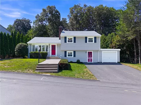 33 Shirley Dr, Cumberland, RI 02864