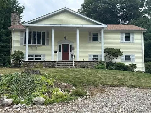 31 Karen Ann Dr, Smithfield, RI 02917
