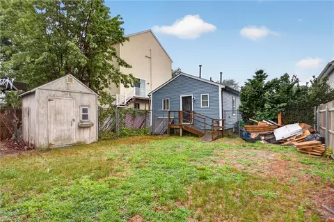 Exterior - 68 Uncas St, Warwick, RI 02889 photo 2 of 6