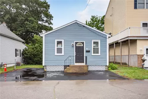 Exterior - 68 Uncas St, Warwick, RI 02889 photo 4 of 6