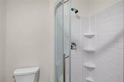 Bath - 68 Uncas St, Warwick, RI 02889 photo 4 of 4