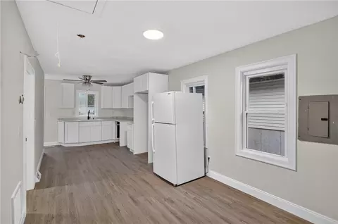 Entry Way - 68 Uncas St, Warwick, RI 02889 photo 3 of 14