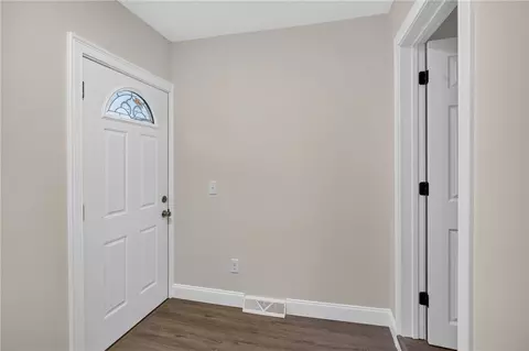 Entry Way - 68 Uncas St, Warwick, RI 02889 photo 7 of 14