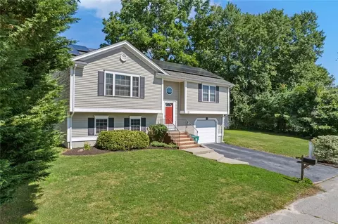 15 Meadow Rd, Scituate, RI 02831