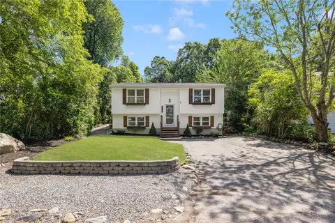 29 Pepper Bush Trl, Saunderstown, RI 02874