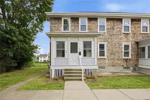 21 Princeton St, Newport, RI 02840