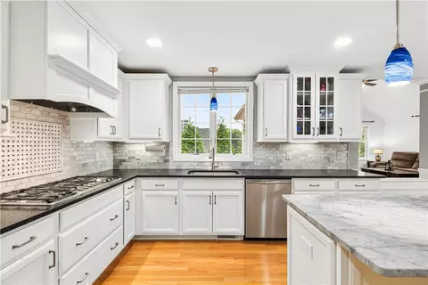 14 Longbrook Dr, Cumberland, RI 02864