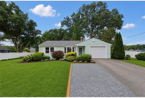 27 Bear Hill Rd, Cumberland, RI 02864