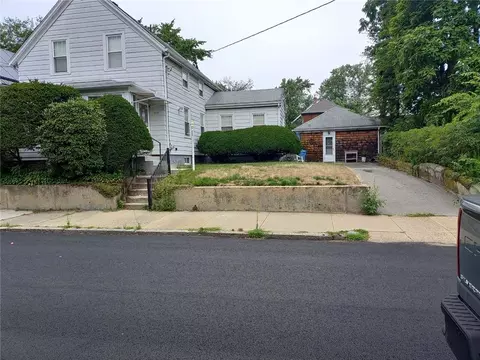 217 Narragansett St, Cranston, RI 02905