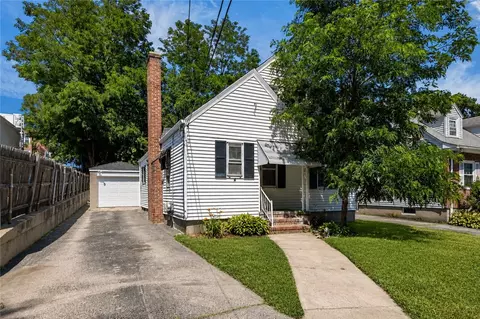 435 Auburn St, Cranston, RI 02910