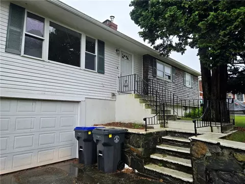103 Windward Dr, Portsmouth, RI 02871