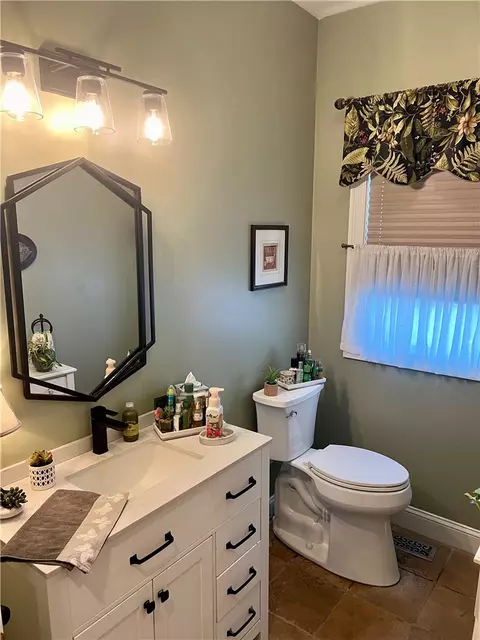 Bath - 35 E Lantern Rd, Smithfield, RI 02917 photo 1 of 7