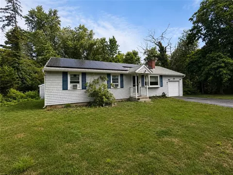 123 Wampanoag Rd, East Greenwich, RI 02818