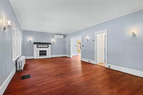 Living - 544 Harris Ave, Woonsocket, RI 02895 photo 2 of 6