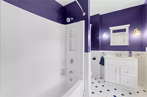 Bath - 544 Harris Ave, Woonsocket, RI 02895 photo 2 of 4