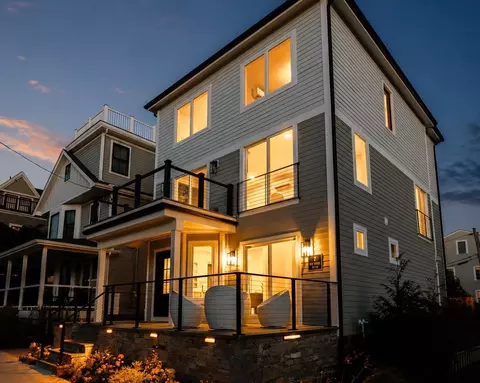 7 Wellington Ave, Newport, RI 02840