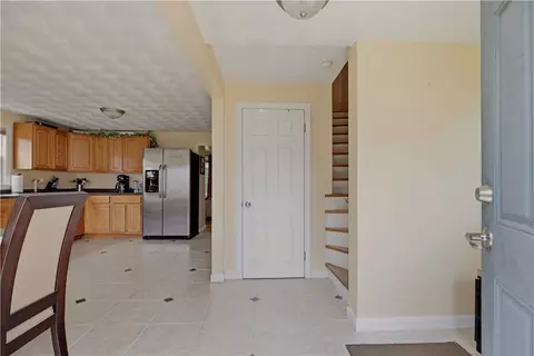 Entry Way - 73 Harvard Ave, Warwick, RI 02889 photo 1 of 3