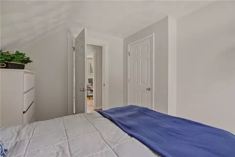 Bedroom - 73 Harvard Ave, Warwick, RI 02889 photo 4 of 8