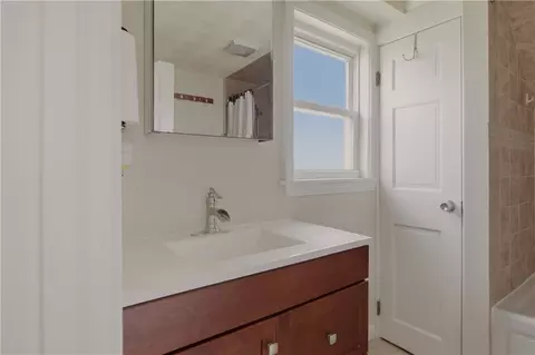 Bath - 73 Harvard Ave, Warwick, RI 02889 photo 2 of 3