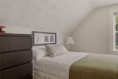 Bedroom - 73 Harvard Ave, Warwick, RI 02889 photo 6 of 8