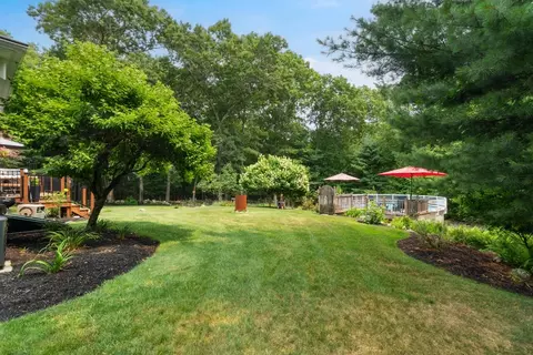 Exterior - 8 Aster Ln, Hope, RI 02831 photo 4 of 11