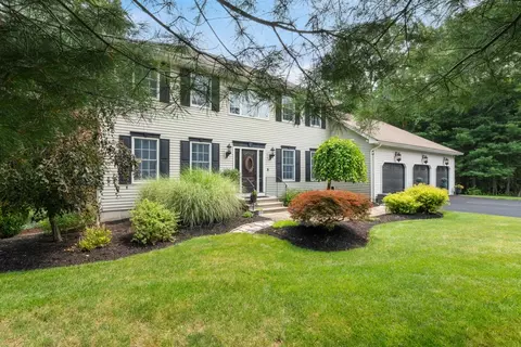 Exterior - 8 Aster Ln, Hope, RI 02831 photo 2 of 11