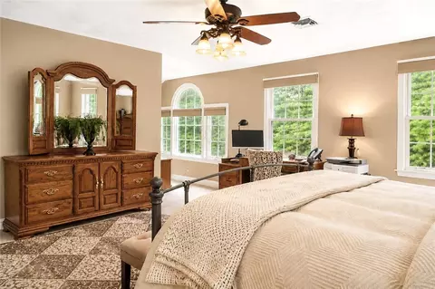 Bedroom - 8 Aster Ln, Hope, RI 02831 photo 2 of 3