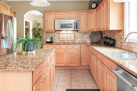 Kitchen - 8 Aster Ln, Hope, RI 02831 photo 2 of 2