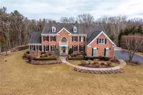 5 Lenihan Ln, East Greenwich, RI 02818