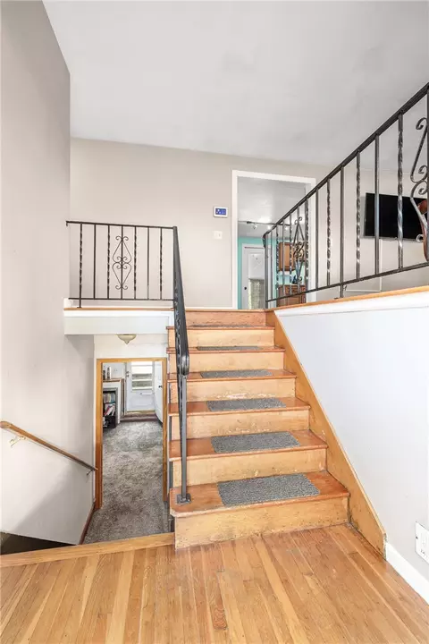 Entry Way - 265 Asylum Rd, Warwick, RI 02886 photo 6 of 8