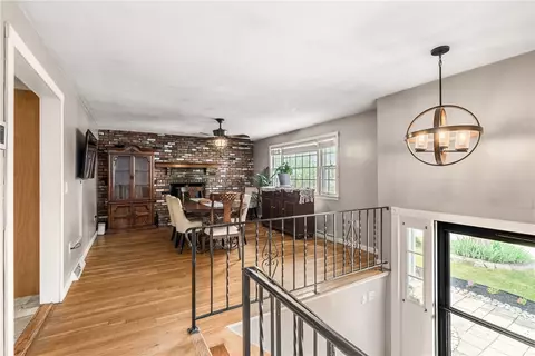 Entry Way - 265 Asylum Rd, Warwick, RI 02886 photo 1 of 8