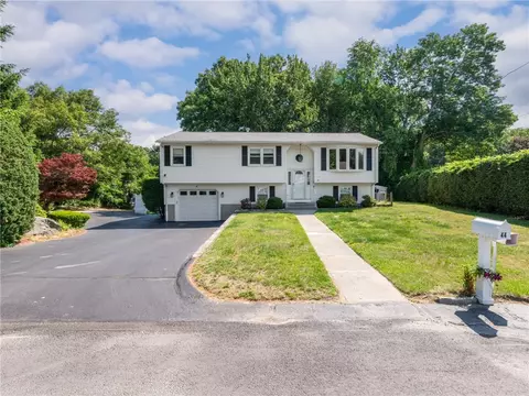 44 Village Ave, Cranston, RI 02920