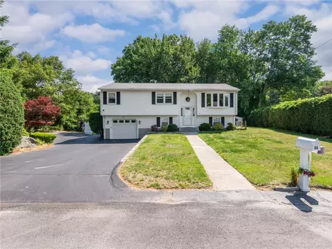 44 Village Ave, Cranston, RI 02920