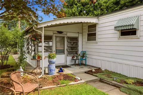 24 North Dr, Portsmouth, RI 02871