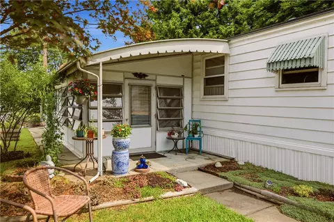 24 North Dr, Portsmouth, RI 02871