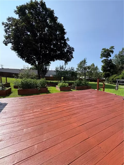Exterior - 85 Commonwealth Ave, Warwick, RI 02886 photo 6 of 8