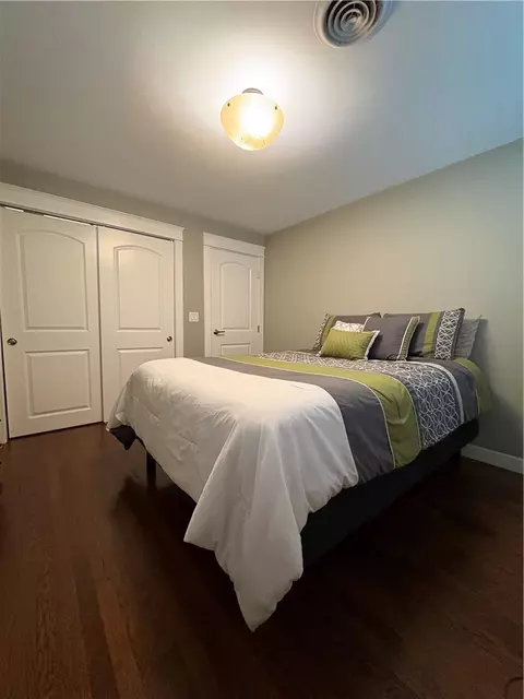 Bedroom - 85 Commonwealth Ave, Warwick, RI 02886 photo 4 of 5